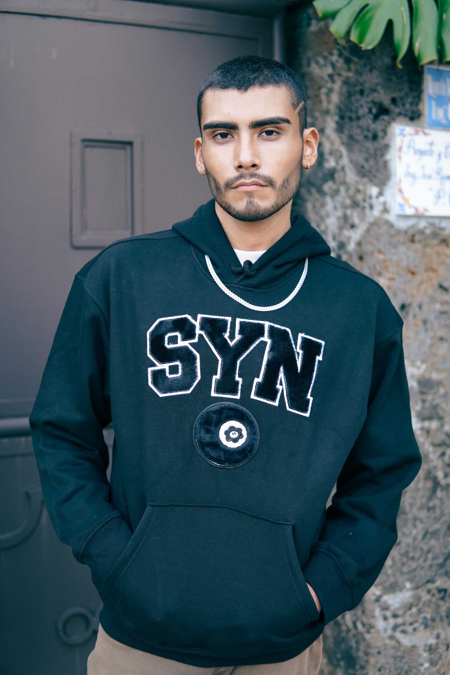 SYN LOGO HOODIE BLACK