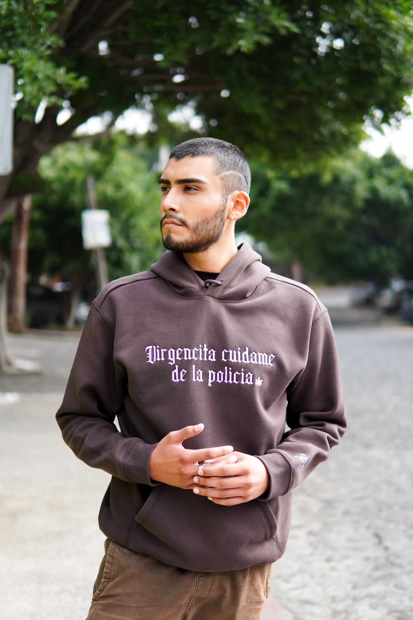 VIRGENCITA CUIDAME HOODIE BROWN