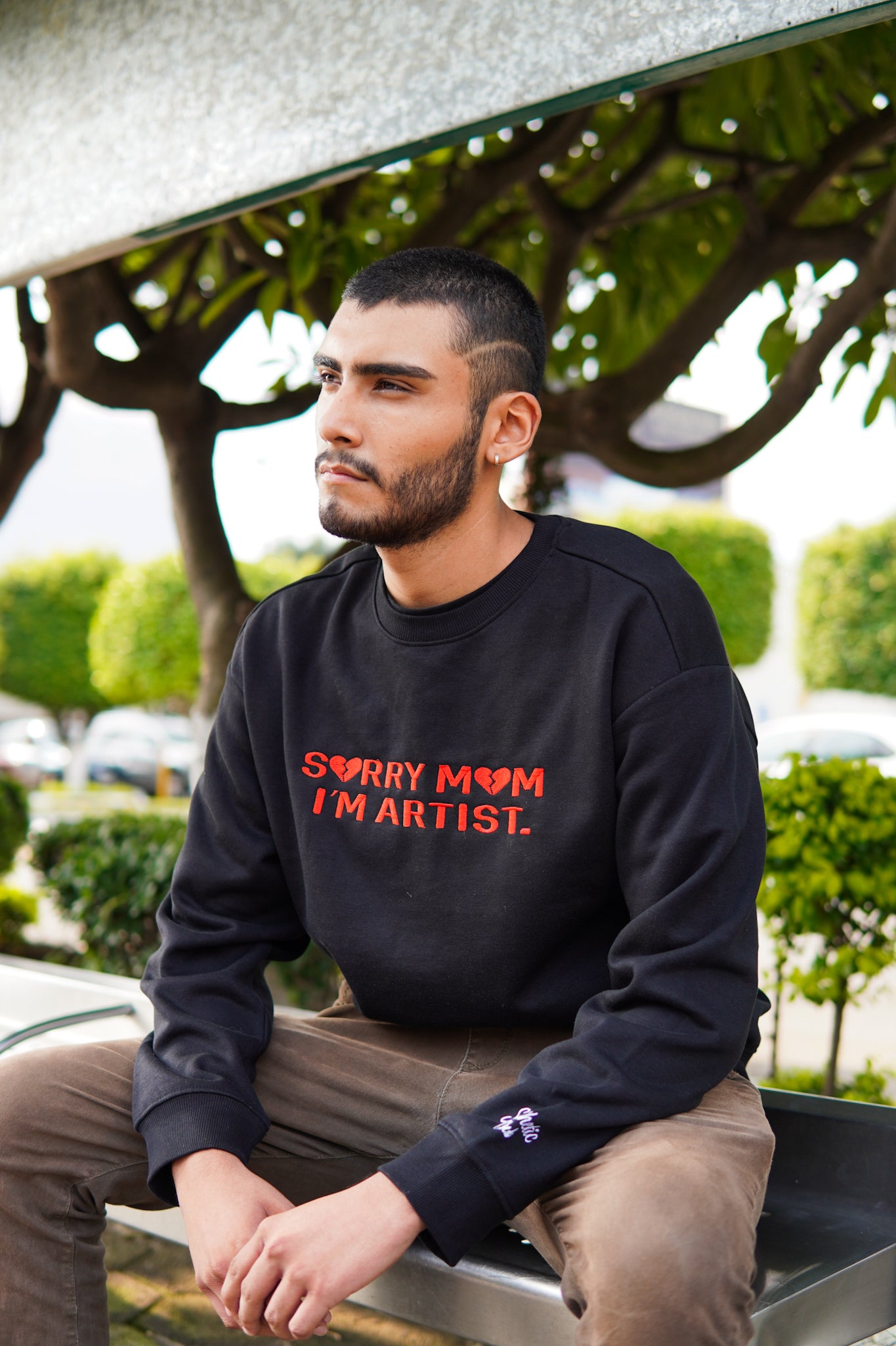 SORRY MOM CREWNECK BLACK